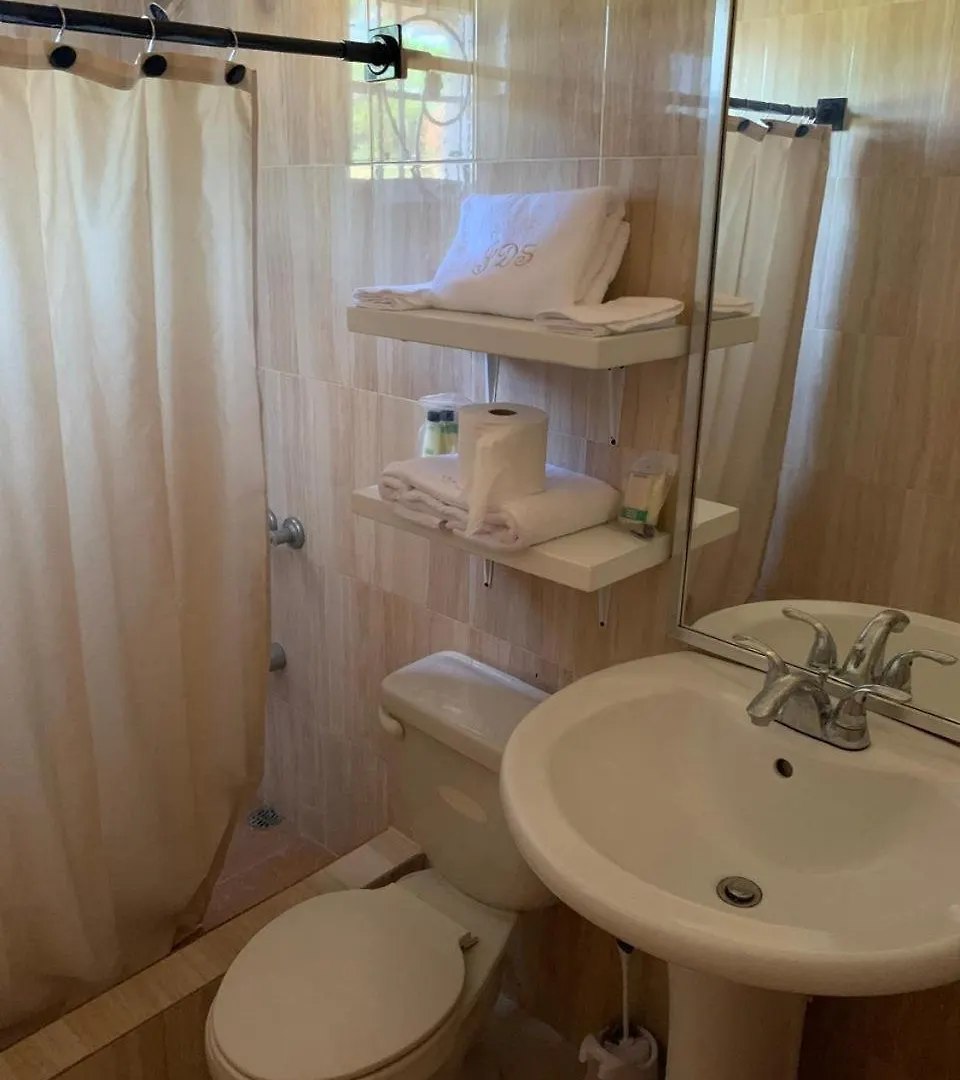 Jds House Of Beauty Hotel Old Harbour Holiday home